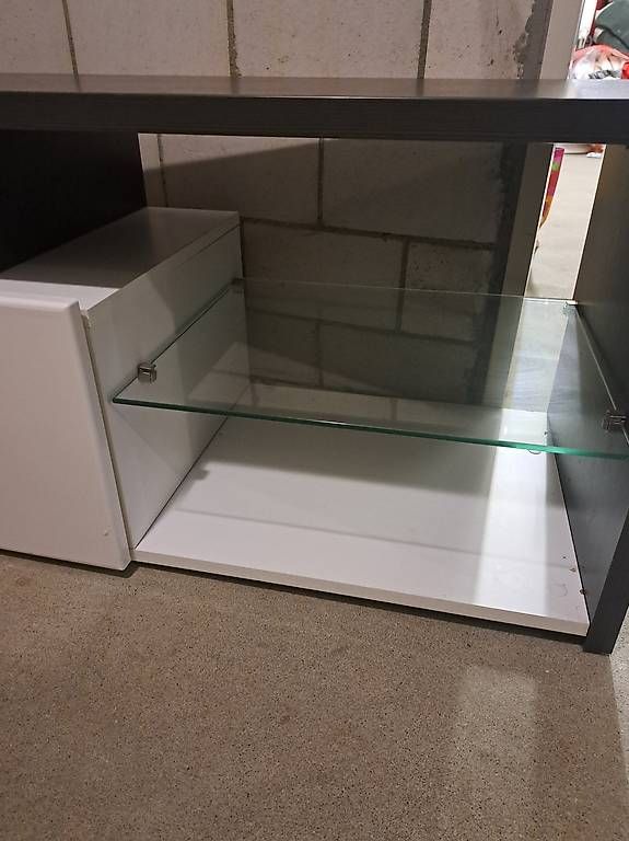 Mobili TV: TV Möbel / Schwarz Weiss mit Glas – Usato da Dällikon venduto da ale_hf2g 2