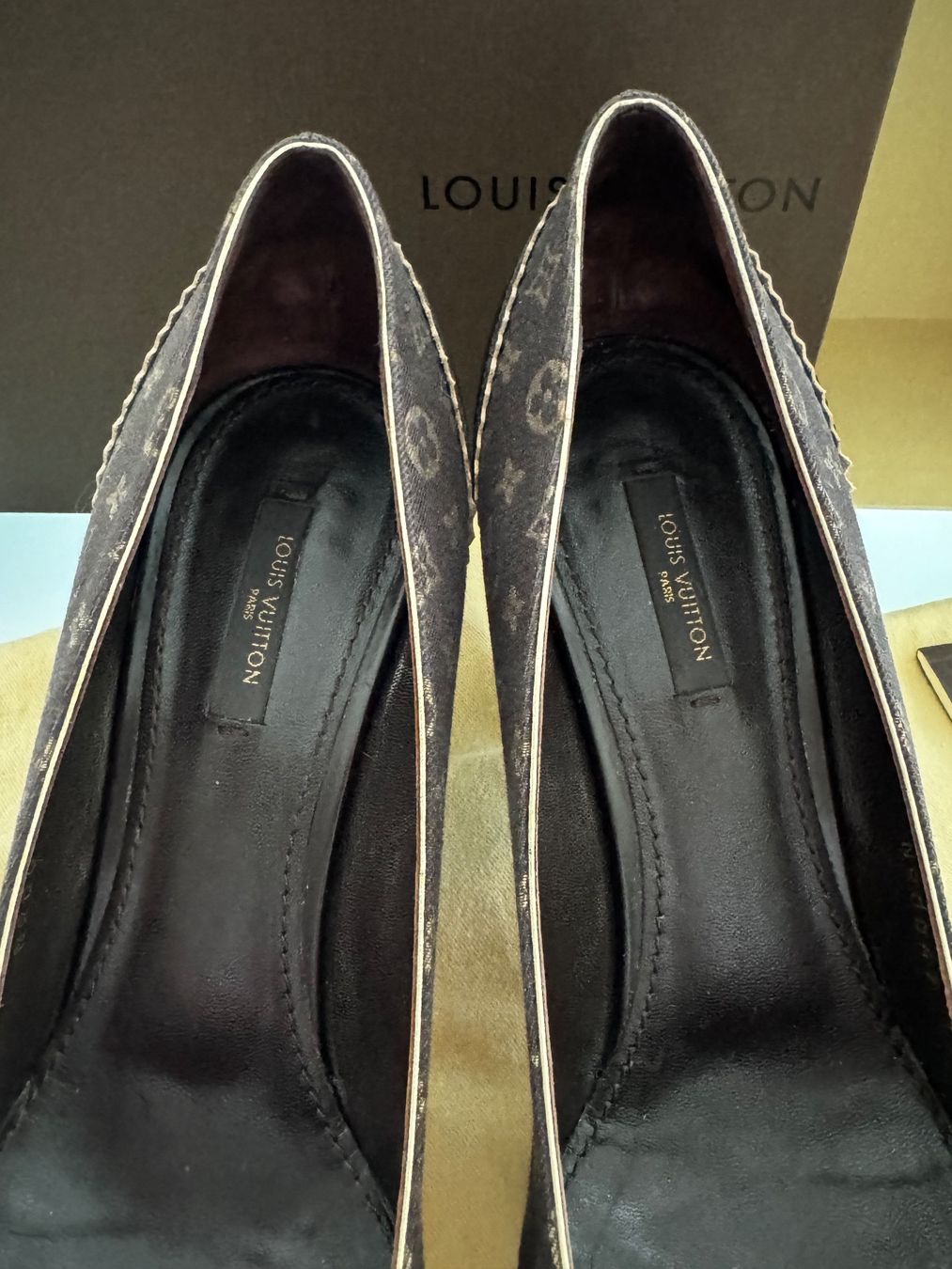 Louis Vuitton Scarpe da donna: Louis Vuitton Leder Ebene Monogram Mini Lin Raquel Pumps 40 – Usato da Suhr venduto da 1stclass 8