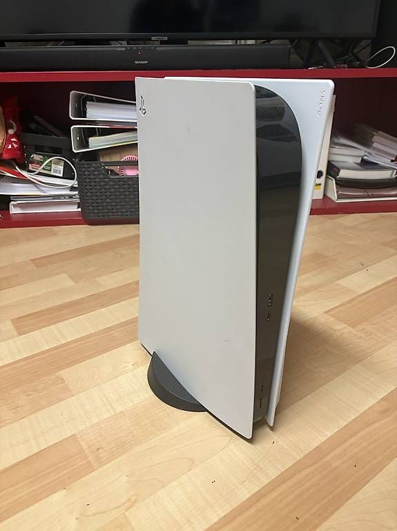 Consoles: Ps5 + 2 controller – D'occasion à Haag (Rheintal) par bek_z2bq 1