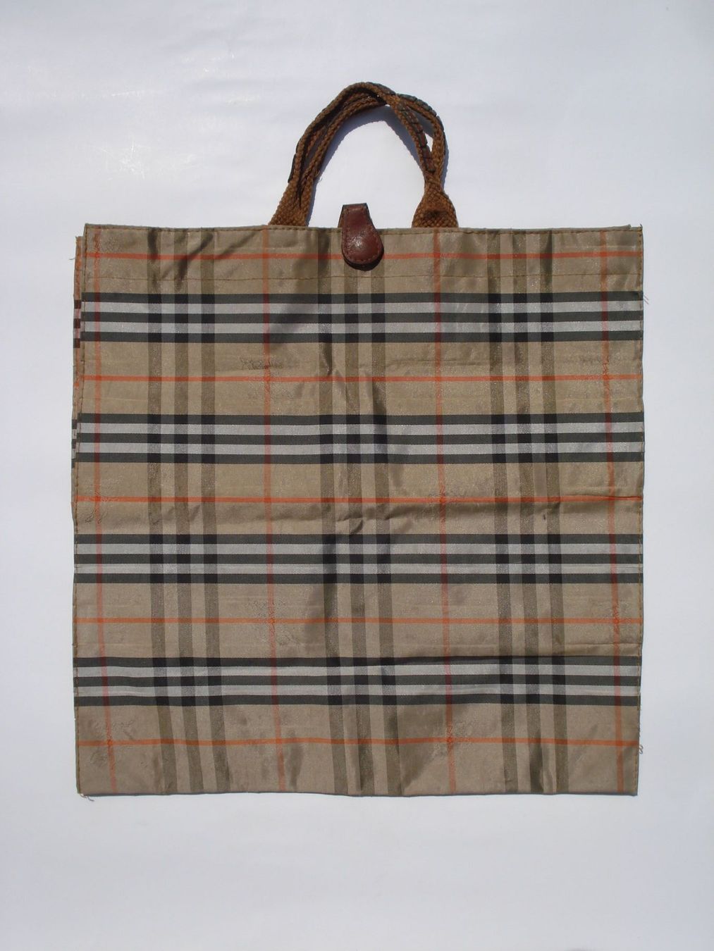 Burberry Borse: Burberry Shoppingbag – Usato da Basel venduto da art.basel 8