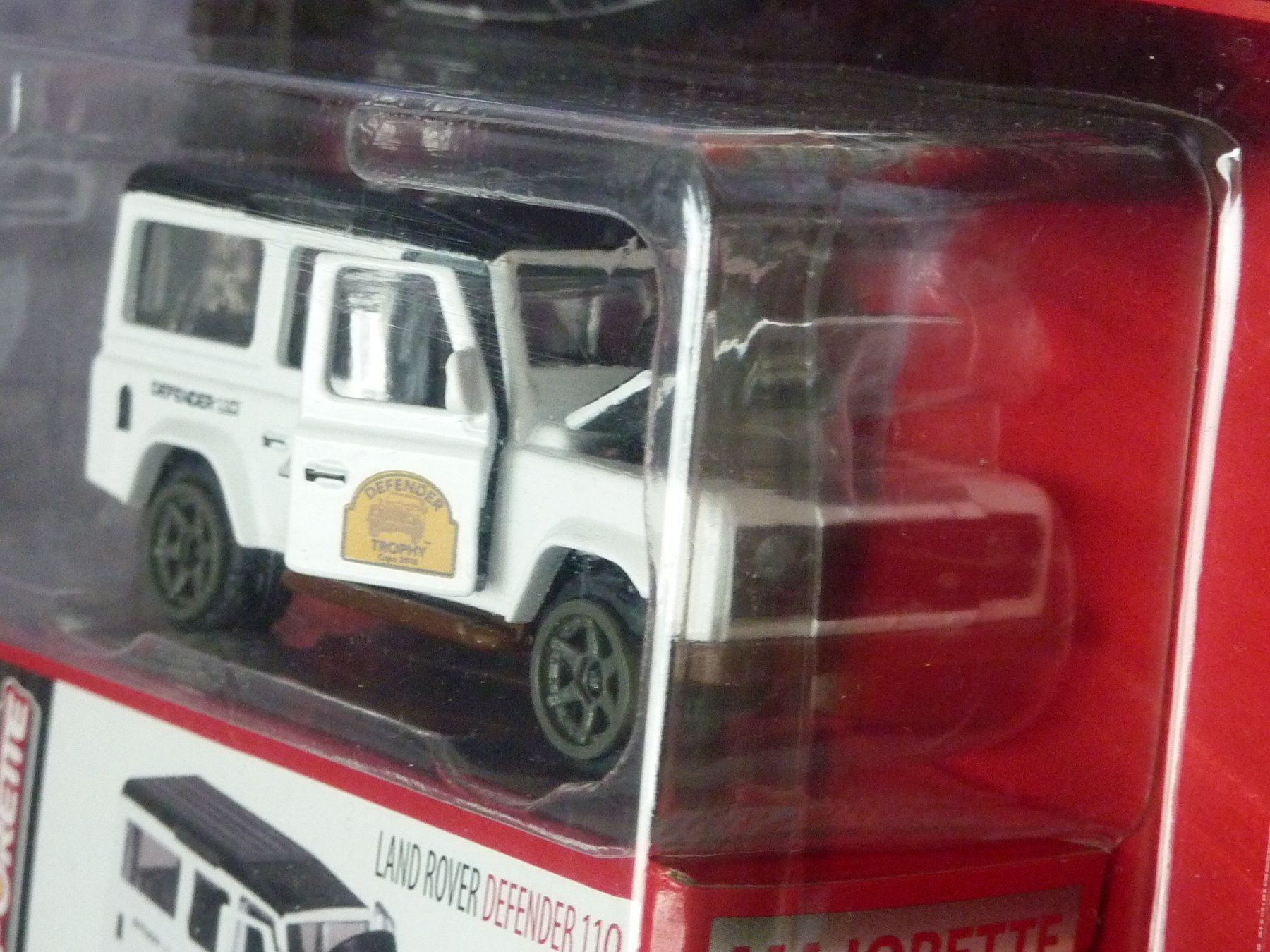 Land Rover Modellini d'auto: Land Rover Defender 110  1:64 – Nuovo e nell'imballaggio originale da Dürrenäsch venduto da modellautos4you 2