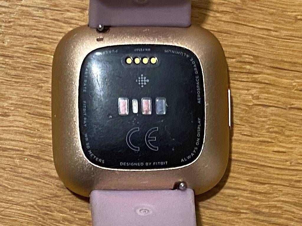 Smartwatch: Fitbit Versa 2 gebraucht – Gebraucht aus küssnacht am rigi von Daot 1