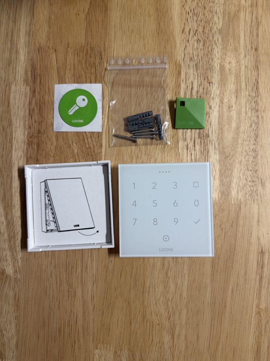 Loxone Componenti elettronici: Loxone NFC Code Touch Tree Weiss neu mit Zubehör – Nuovo e nell'imballaggio originale da Gossau SG venduto da TwiceH 1