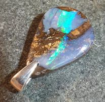 Anhänger Boulder Opal.
