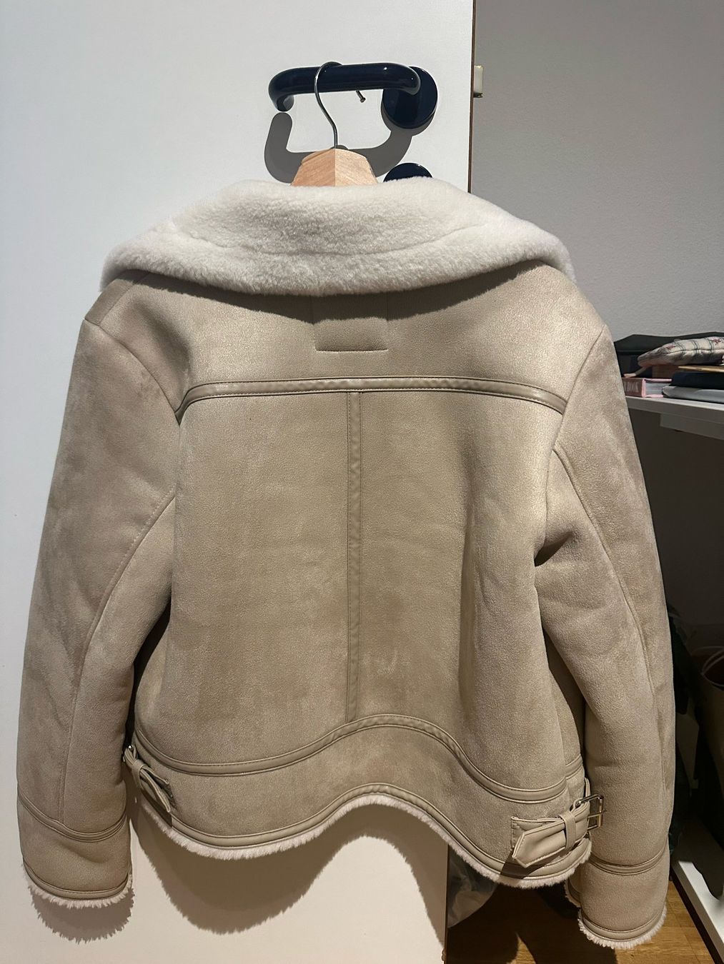 Stradivarius Jacken: Stradivarius Faux leather jacket - beige – Gebraucht aus Préverenges von ren_87wm 1