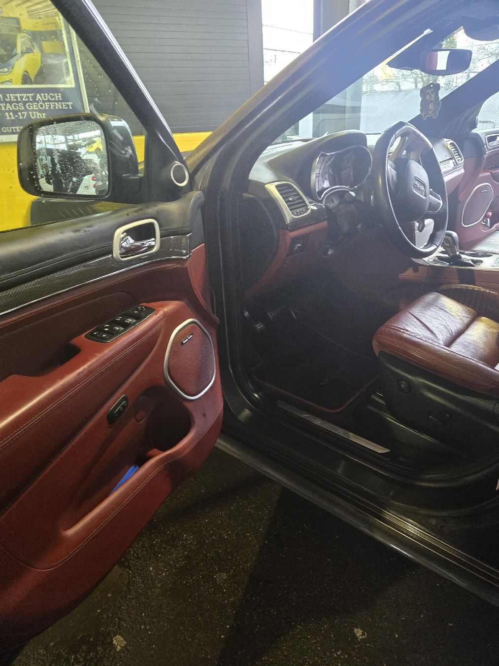 Jeep Autos: Grand Cherokee Trackhawk 6.2 V8 Hemi – Gebraucht aus Füllinsdorf von Pearl1 6