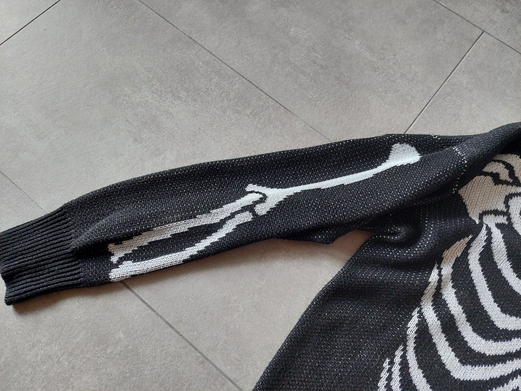 Pullover & Sweatshirts: Skelett Pullover Grösse ca. 164 / 170 – Gebraucht aus Wiesendangen von troawus 3