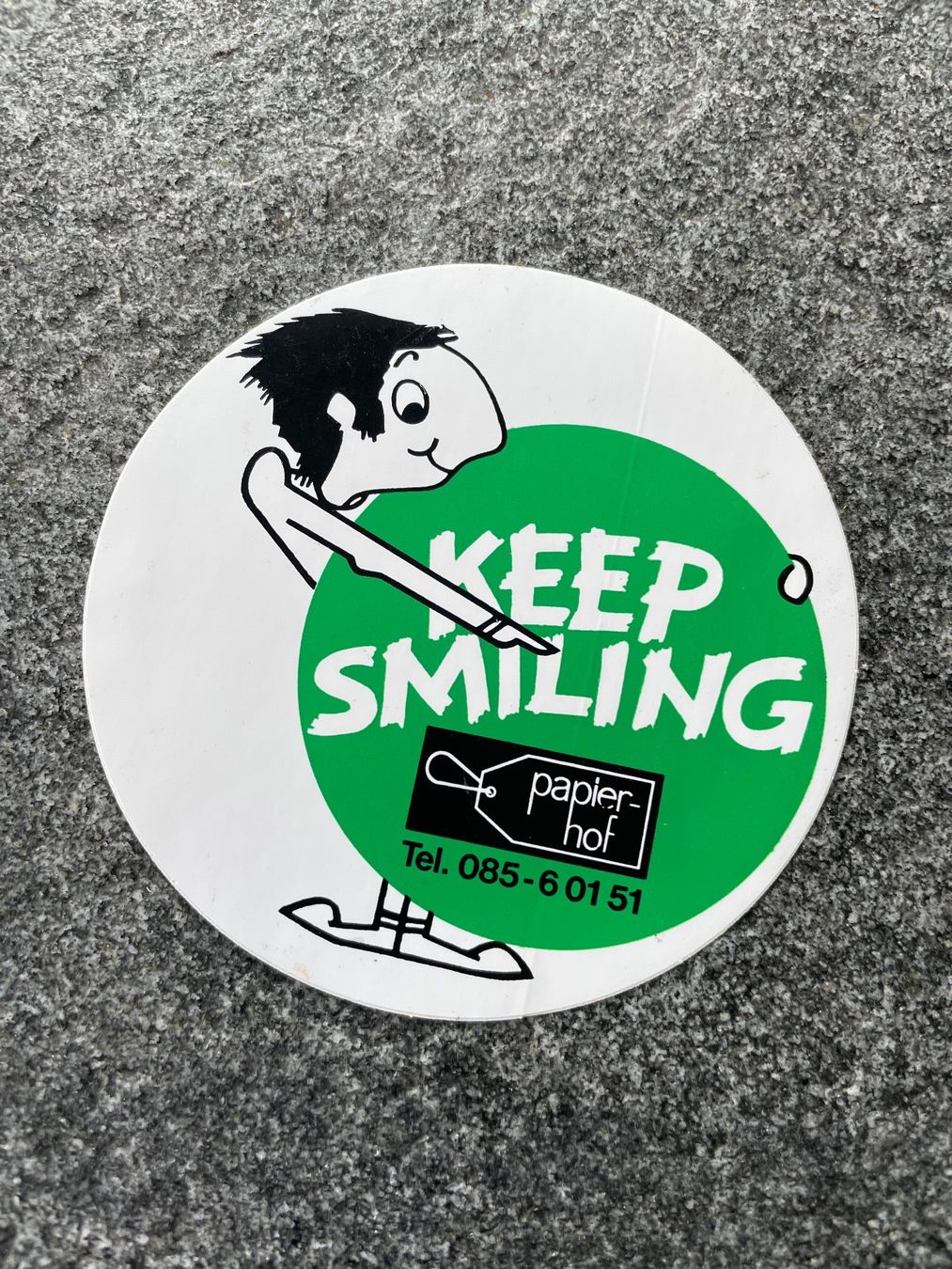 Sticker: Keep Smiling Papier Hof Abziehbild, Sticker – Usato da Winterthur venduto da cheerio97