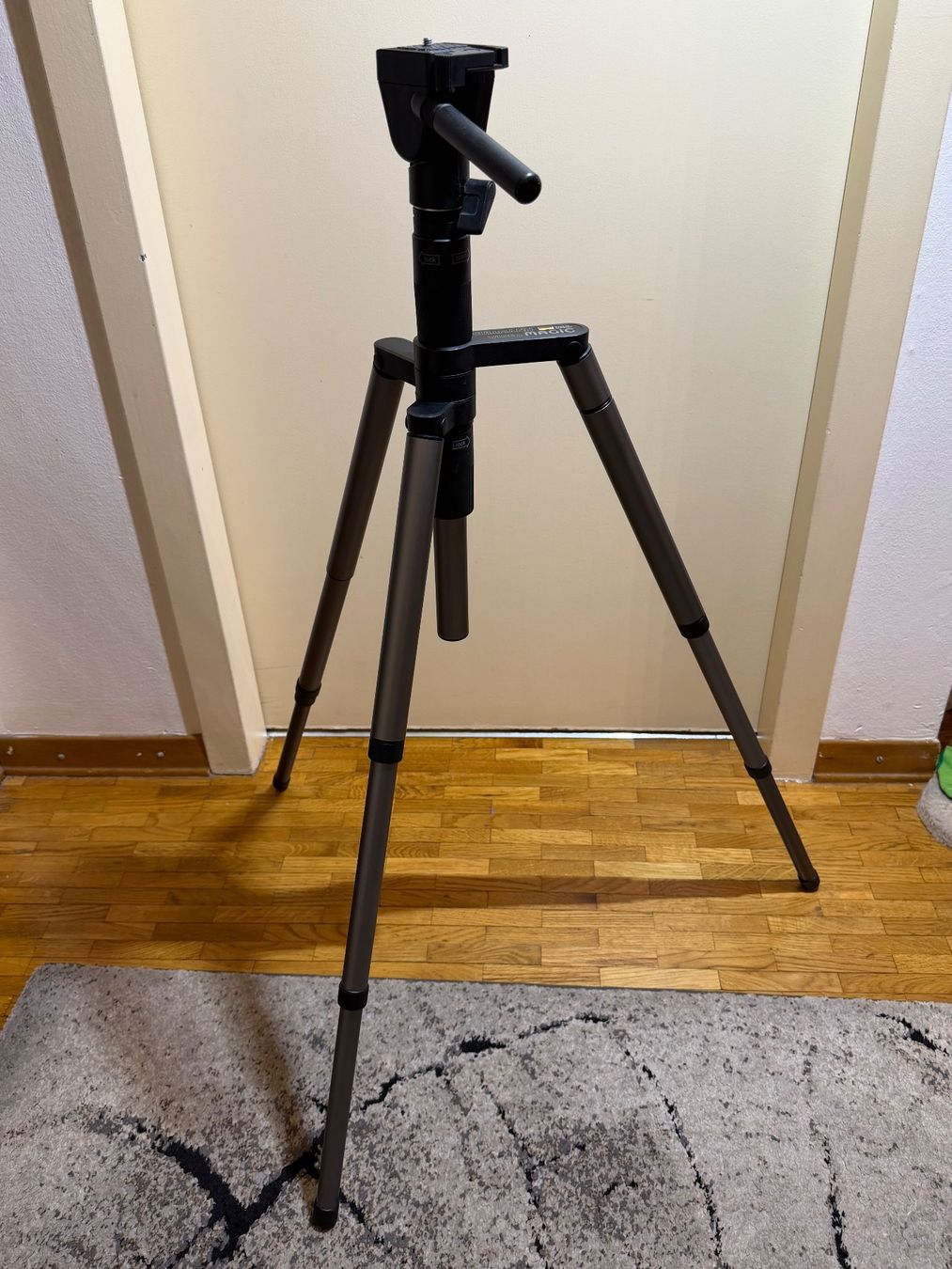 Treppiedi & Teste: Trépied Cullmann Video Magic - defectueux mais utilisable – Difettoso da GENÈVE venduto da triple7ch 4