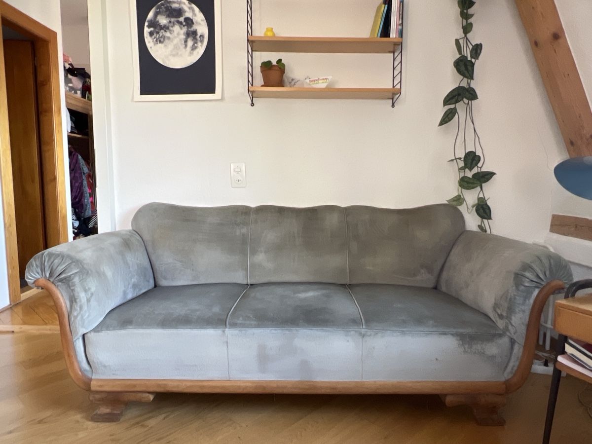Sofas: Vintage 3-Sitzer Sofa mit massivem Holzrahmen – D'occasion à Zürich par K_GrB