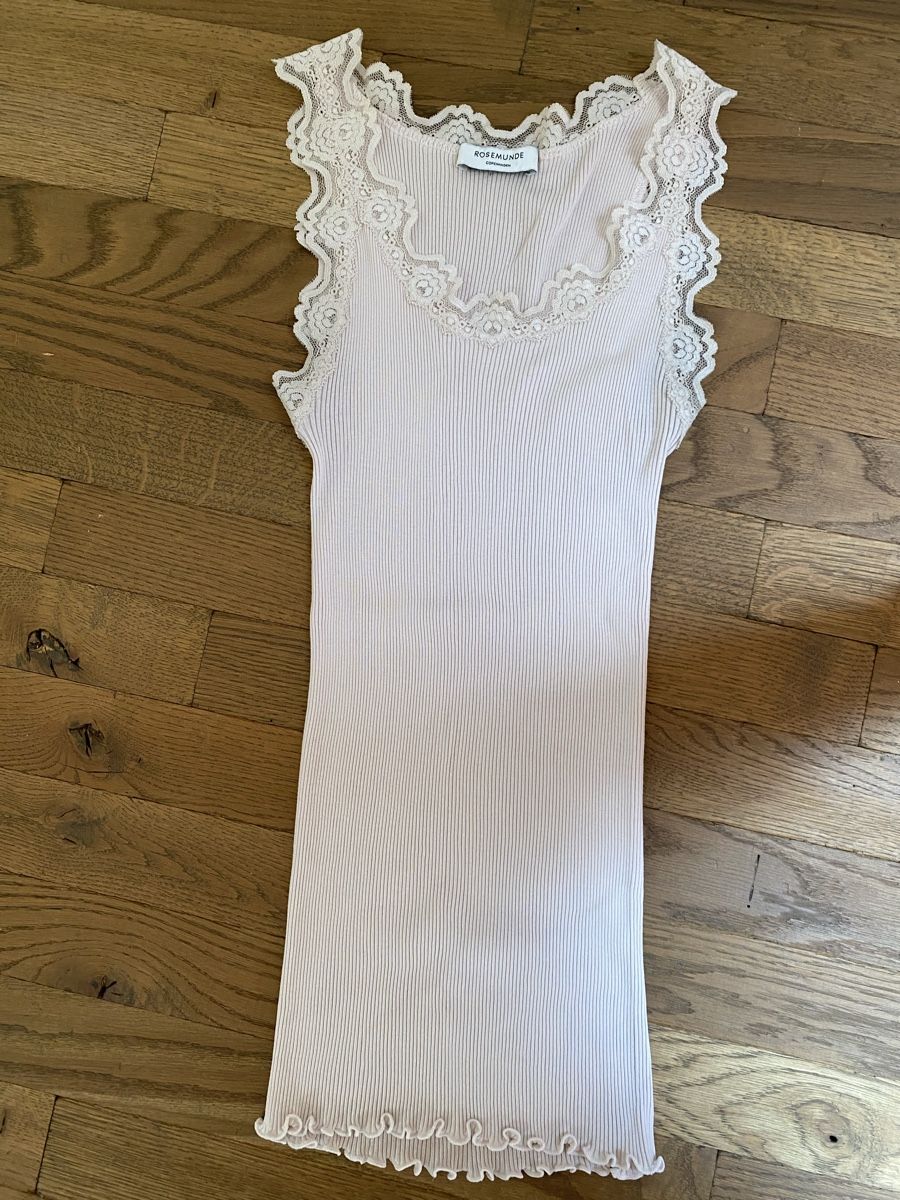 Rosemunde Top: Rosenthal Top Gr. M Rosa Spitzen-Details  – Nuovo (secondo la descrizione) da Steffisburg venduto da viv_5tqt