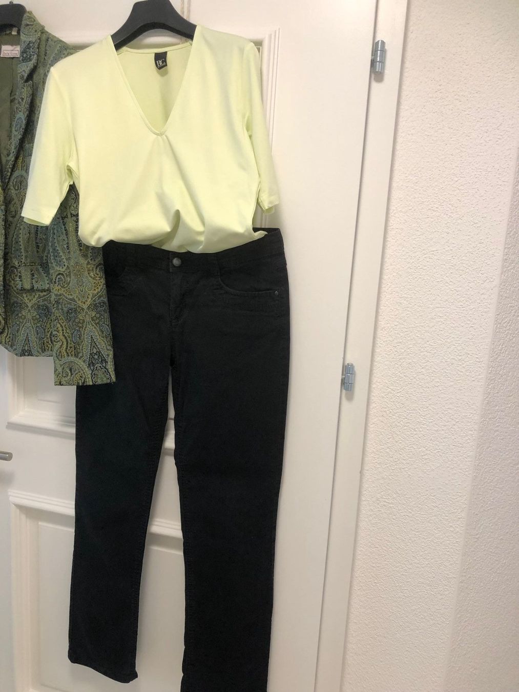 Lotti di vestiti: Blazer mit Jeanshose und Shirt – Usato da Hergiswil NW venduto da redrose51 2