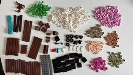 Lego diverse Steine: pinke Frösche, Blumen, Blätter etc.