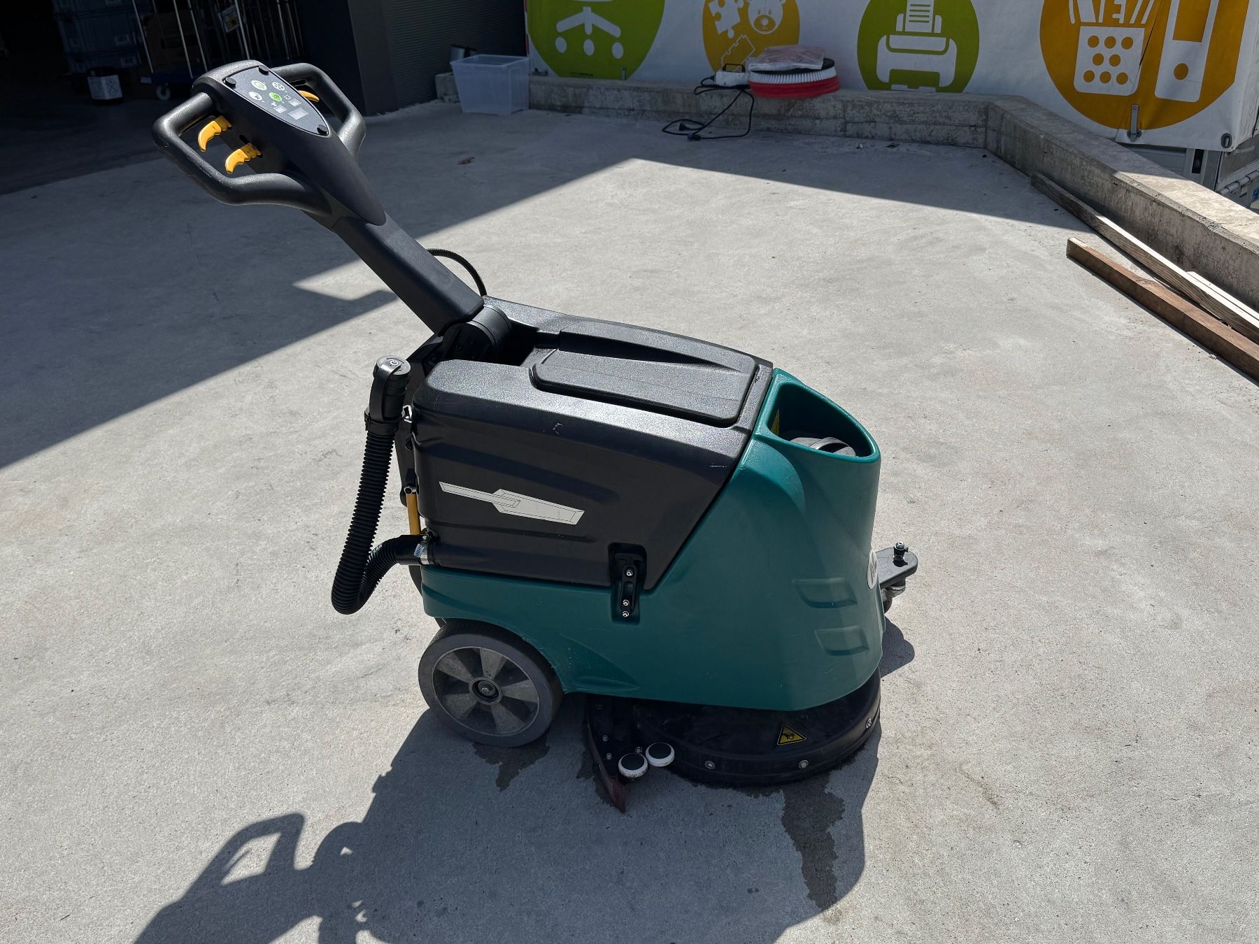 Tutte le macchine: Akku Scheuersaugmaschine fast neu – Usato da Hallau venduto da KSchwaninger 2
