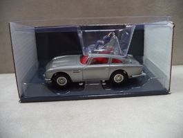 CORGI TOYS Aston Martin James Bond 1:43