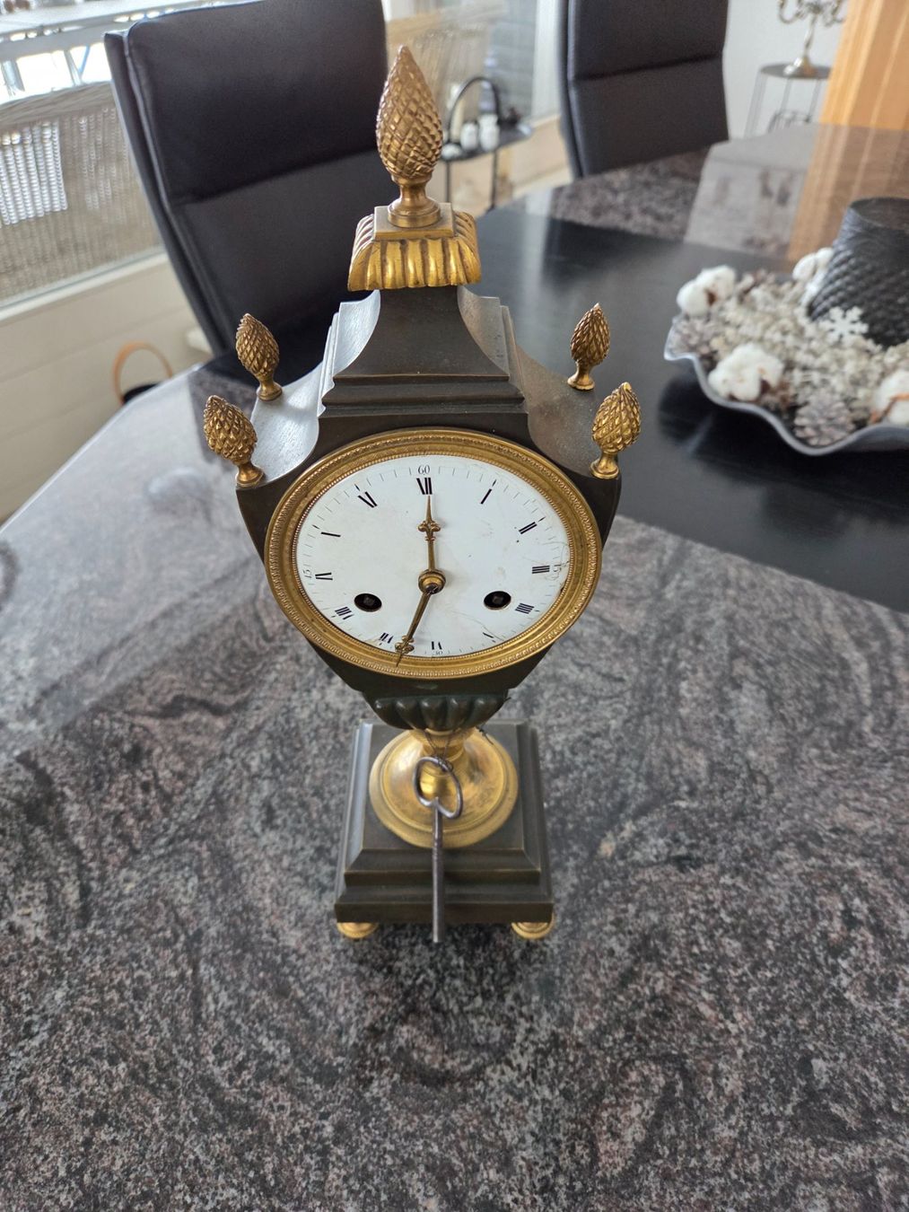 Montres: Seltene Vasen Uhr – D'occasion à Subingen par Hefesu