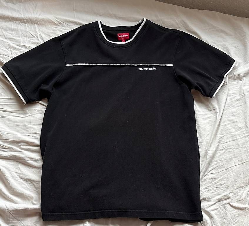 T-shirt: Supreme T Shirt – Usato da Zürich venduto da tay_6ylh