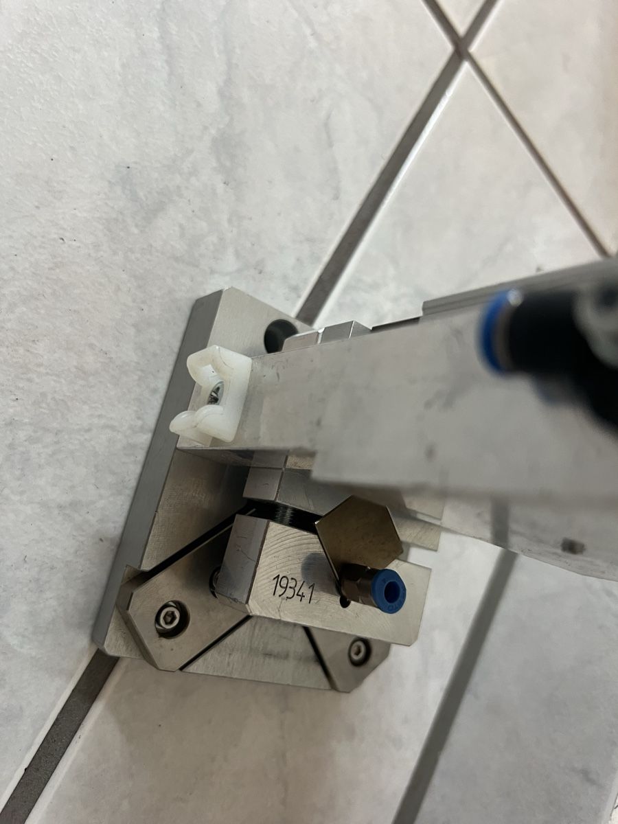 Festo Altro per industria metallurgica: Module de sertissage pneumatique industriel pour câble plat  – Nuovo (secondo la descrizione) da Basel venduto da La.Bonne.affaire 2