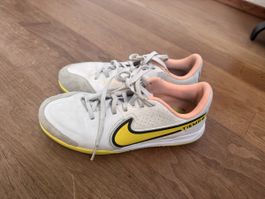 Nike Tiempo Hallenschuhe, Gr. 35.5 gebraucht