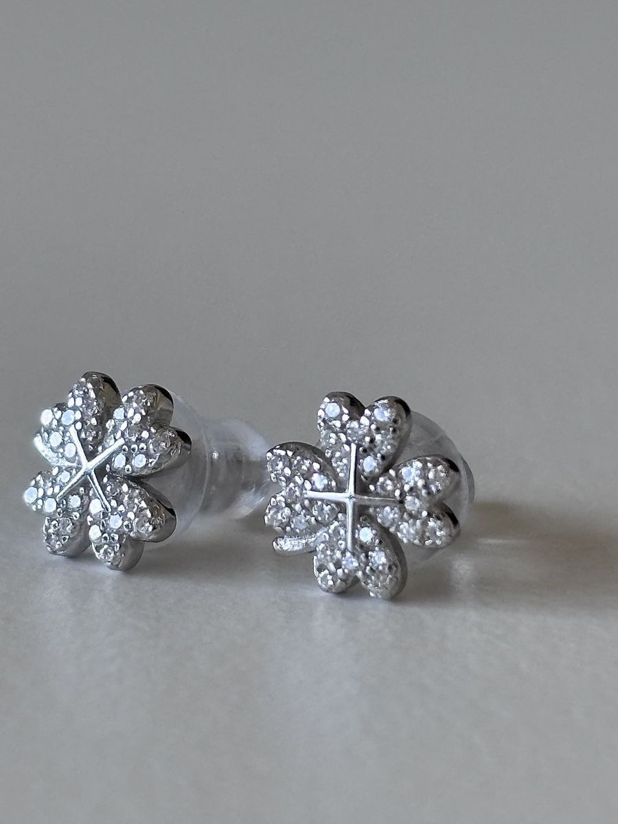 Orecchini pendenti & Orecchini a lobo: Flower studs moissanite Earrings. – Nuovo (secondo la descrizione) da Dübendorf venduto da S1973E