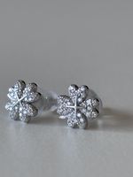 Flower studs moissanite Earrings.
