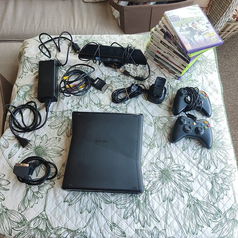 Consoles: Xbox 360 Slim Kinect 2 controller 15 giochi  – D'occasion à Losone par mar_n5ds