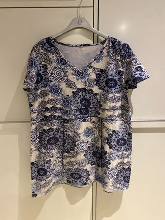 10 Damen-Shirts & Blusen Gr. 46–48 im Set