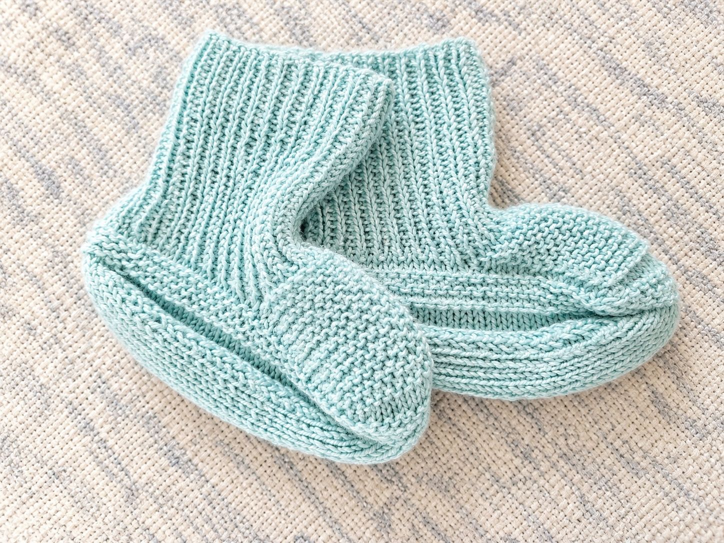 Scarpe per ragazzi: Gestrickte Babyschuhe 6-12 Monate – Nuovo (secondo la descrizione) da Zürich venduto da Kris8050