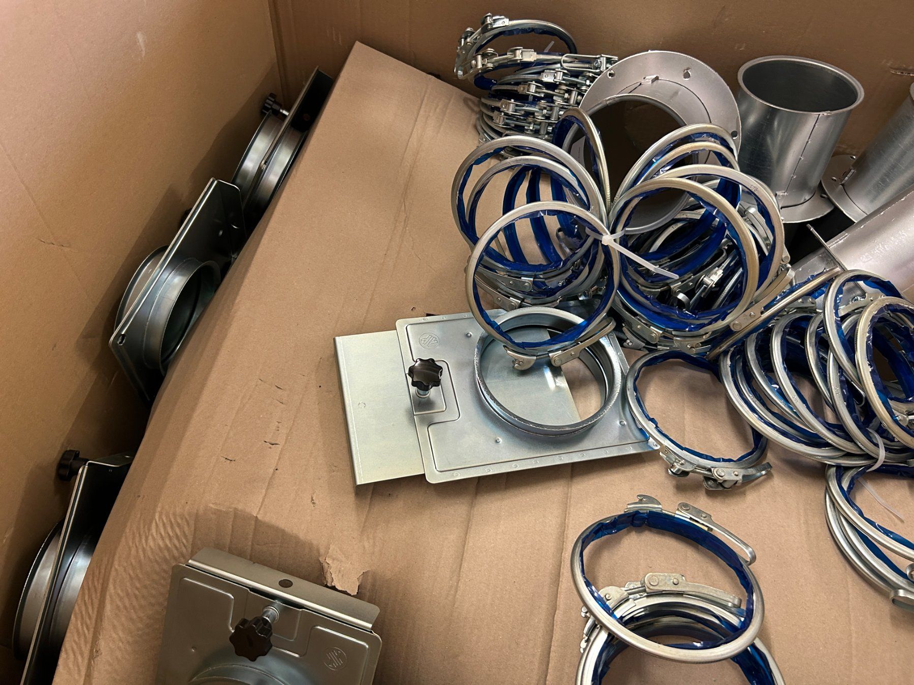 Tutti gli attrezzi: Grosser Posten Luftschieber, Adapter und und und – Nuovo (secondo la descrizione) da Zofingen venduto da Maschinenfabrik 5