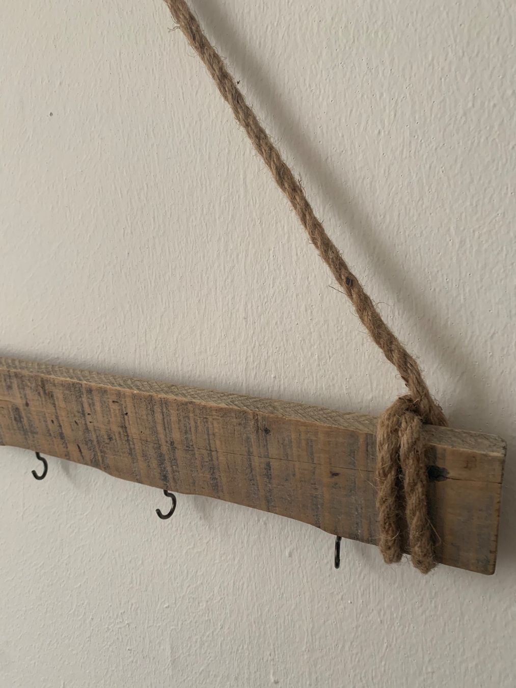 Alle Dekorationen: Rustikaler Wand-Schlüsselhalter aus Holz – Gebraucht aus Suhr von ire_9kbr 1