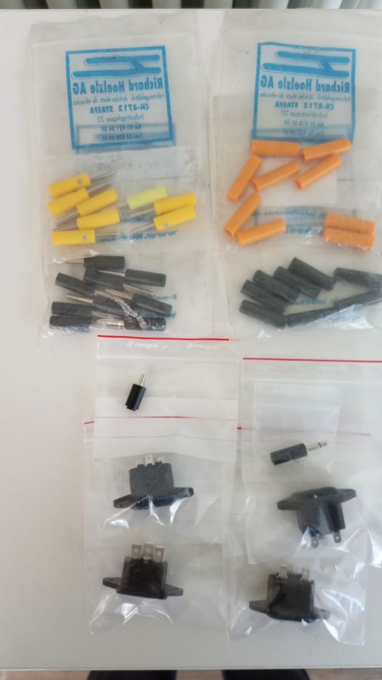 Spine: Diverse Stecker – Usato da Urtenen-Schönbühl venduto da autoteile02 2