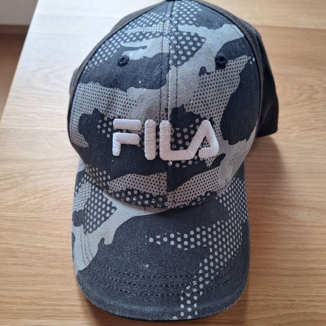 Fila Altro in  Abbigliamento & Accessori: Fila Cap mit Muster, verstellbar! – Usato da Hettenschwil venduto da Schneuggi2