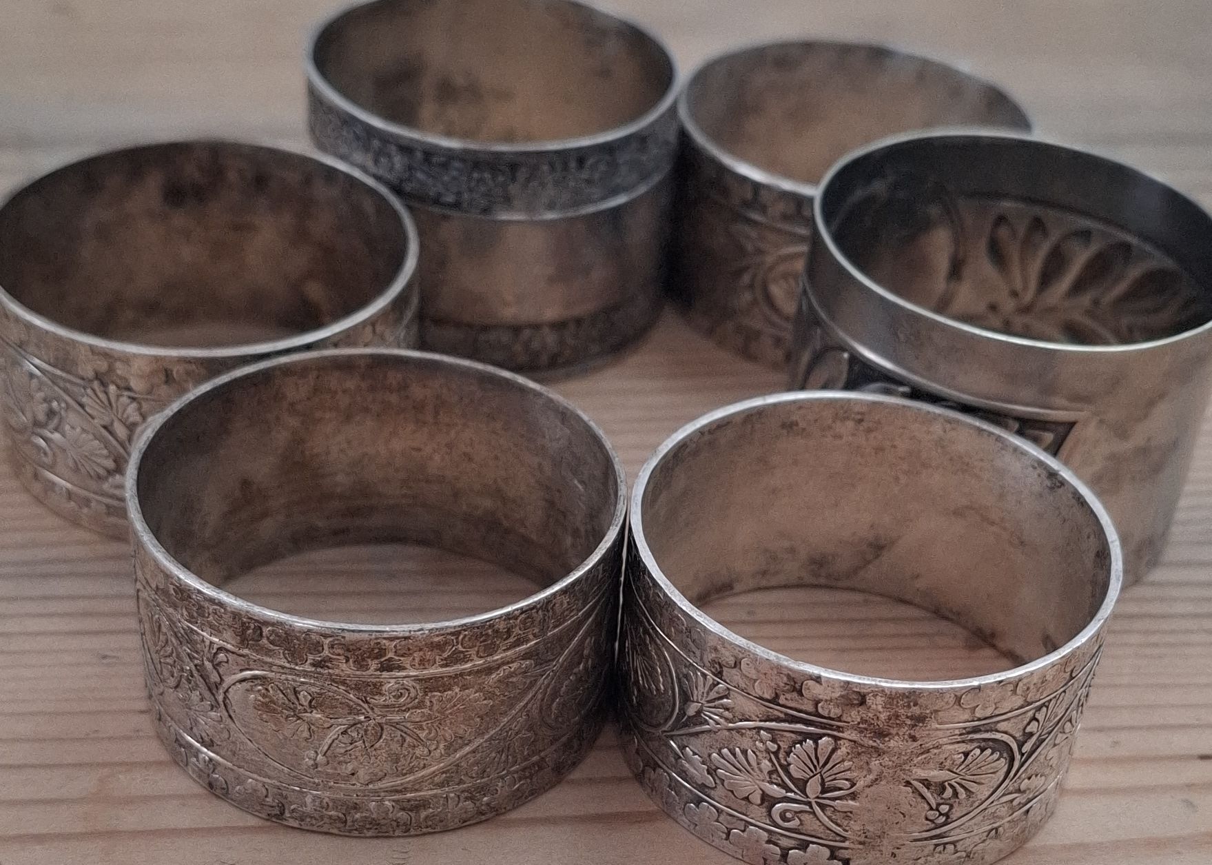Set di tavolo e panche: 6 Serviettenringe versilbert im Set gebrauchter Zustand – Usato da Buochs venduto da regenbogen7365 1