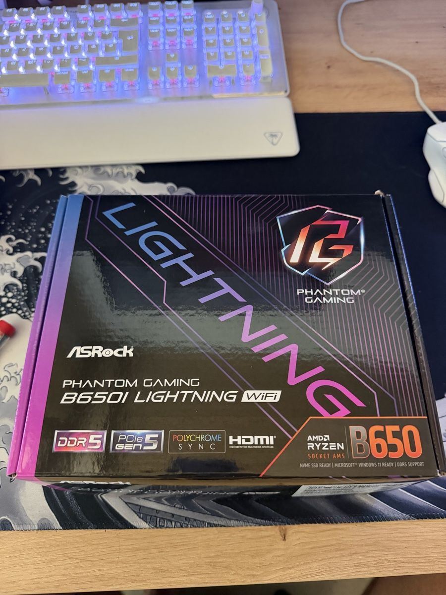 Asrock Mainboards: ASRock Phantom Gaming B650I Lighting WIFI  – Neu (gemäss Beschreibung) aus Güttingen von JeffreyGucc