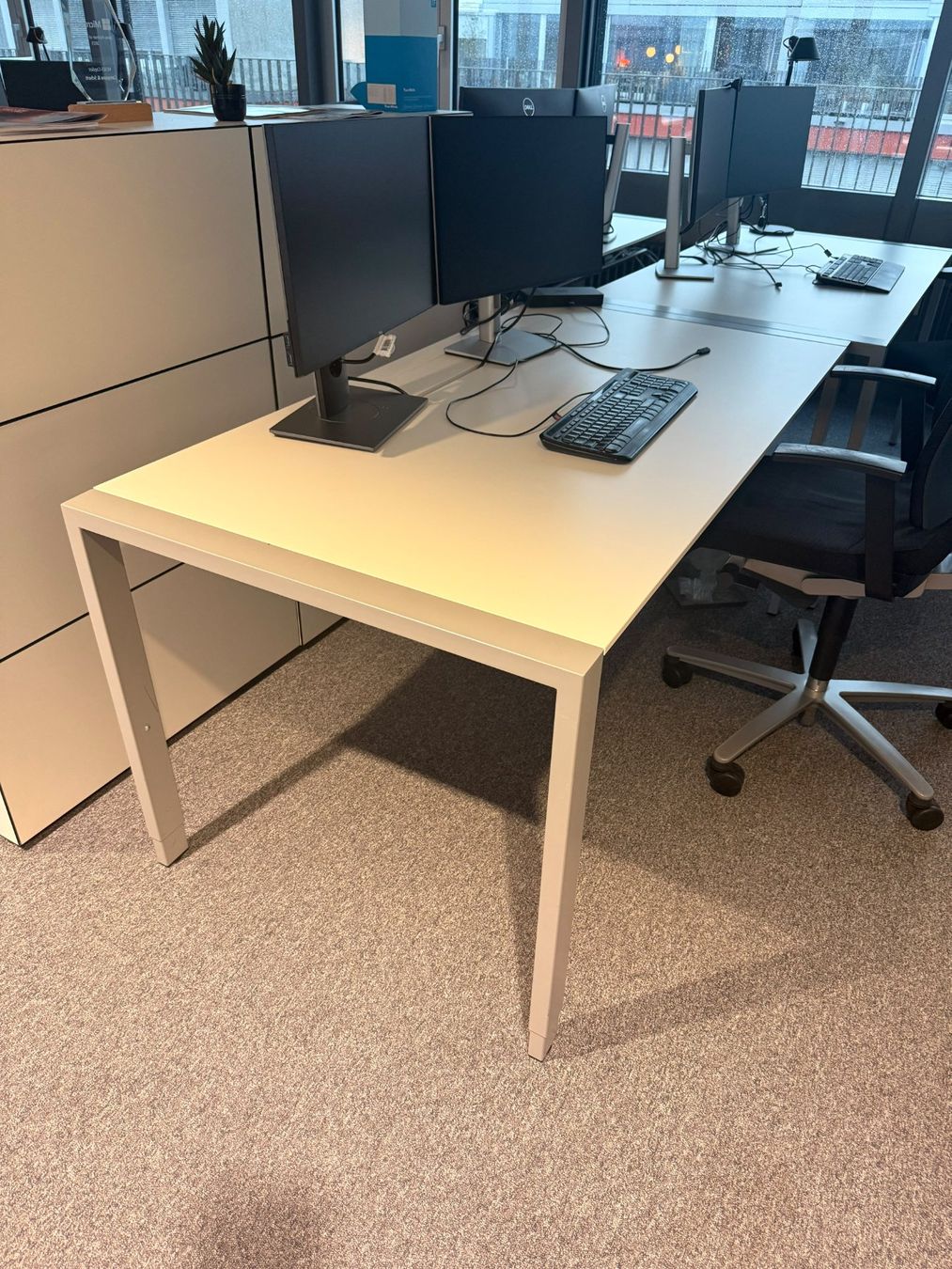 Schreibtische: Bürotische – Gebraucht aus Zürich von val_gjb5 5