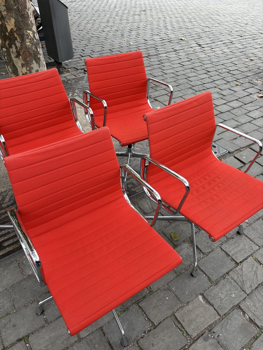 Vitra Sedie: Vitra EA 108 Aluminium Chair Hopsak rot Charles Eames – Usato da Zürich venduto da timeless.tones 3
