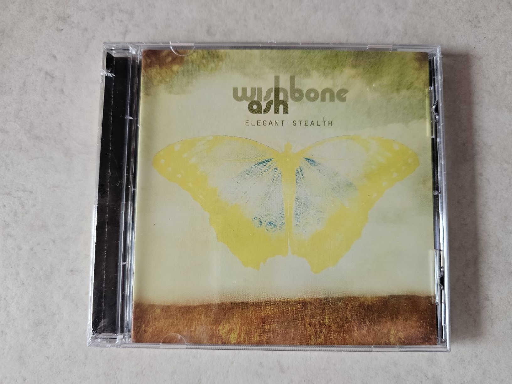 CD: Wishbone Ash  -  Elegant Stealth  /  Fabrikneu – Nuovo e nell'imballaggio originale da Schneisingen venduto da backstore24