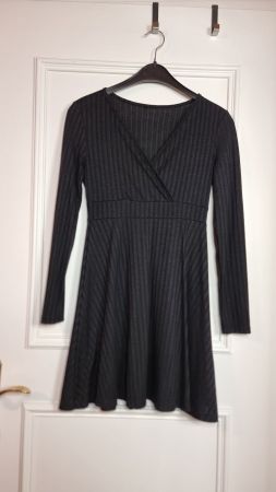 Schwarzes Rippenkleid Grösse S Übergangsjacke Herbstkleid