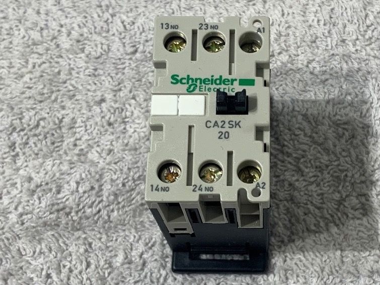 Schneider Componenti elettronici: Hilfsschütz – Nuovo e nell'imballaggio originale da Schaan venduto da fiu_czw9 1