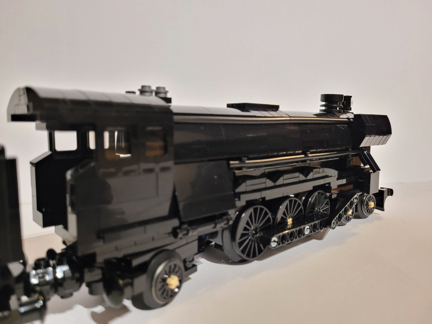 Lego Kit di costruzioni: Train Lego Black Emerald Night, construit sur schéma 10194 – Usato da La Tour-de-Peilz venduto da estelle69 5