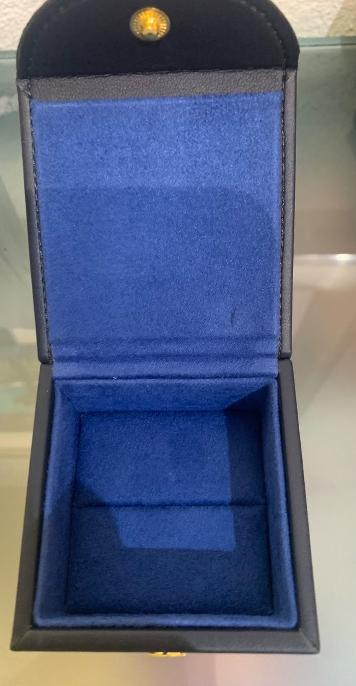 Schmuckkästen: Sotheby‘s Ringbox – Gebraucht aus Obernau von Antarctica4 1