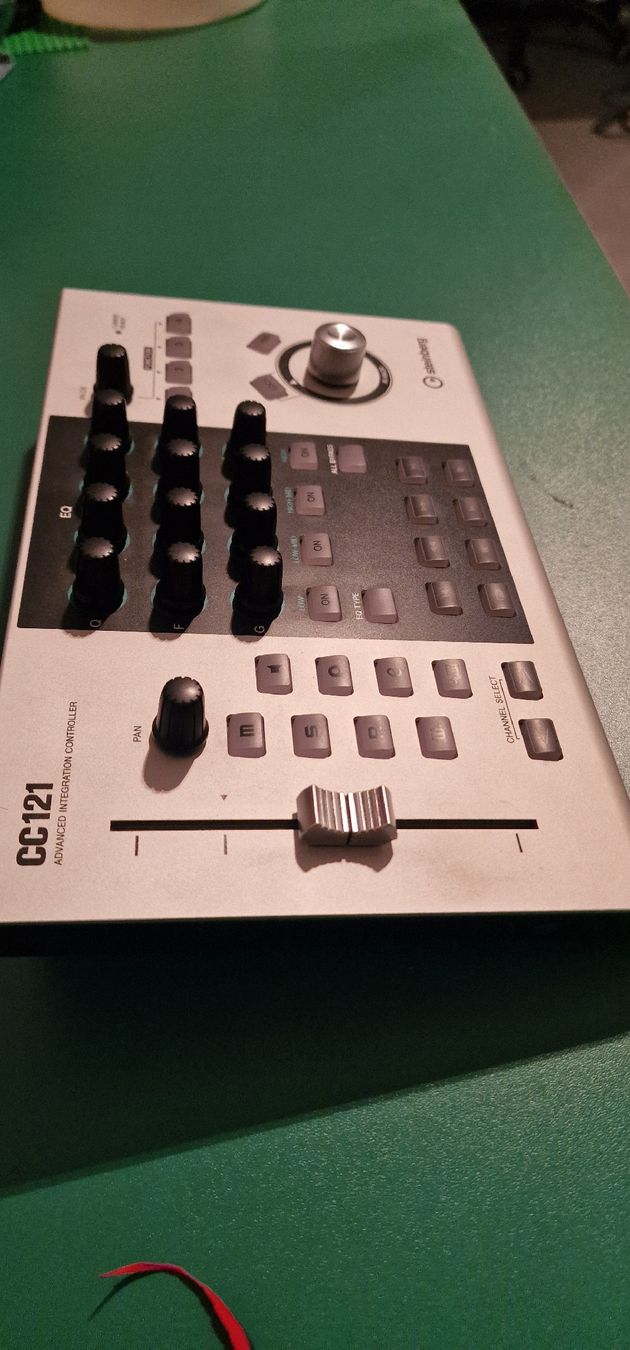 Sistema di controllo: Steinberg CC121 Advanced Integration Controller - Top! – Usato da Winterthur venduto da somasgrooverz 3