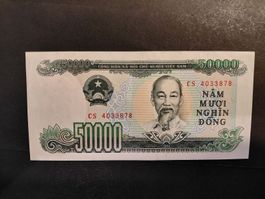 Vietnam 50'000 Dong 1994 - nur einmal leicht gebogen