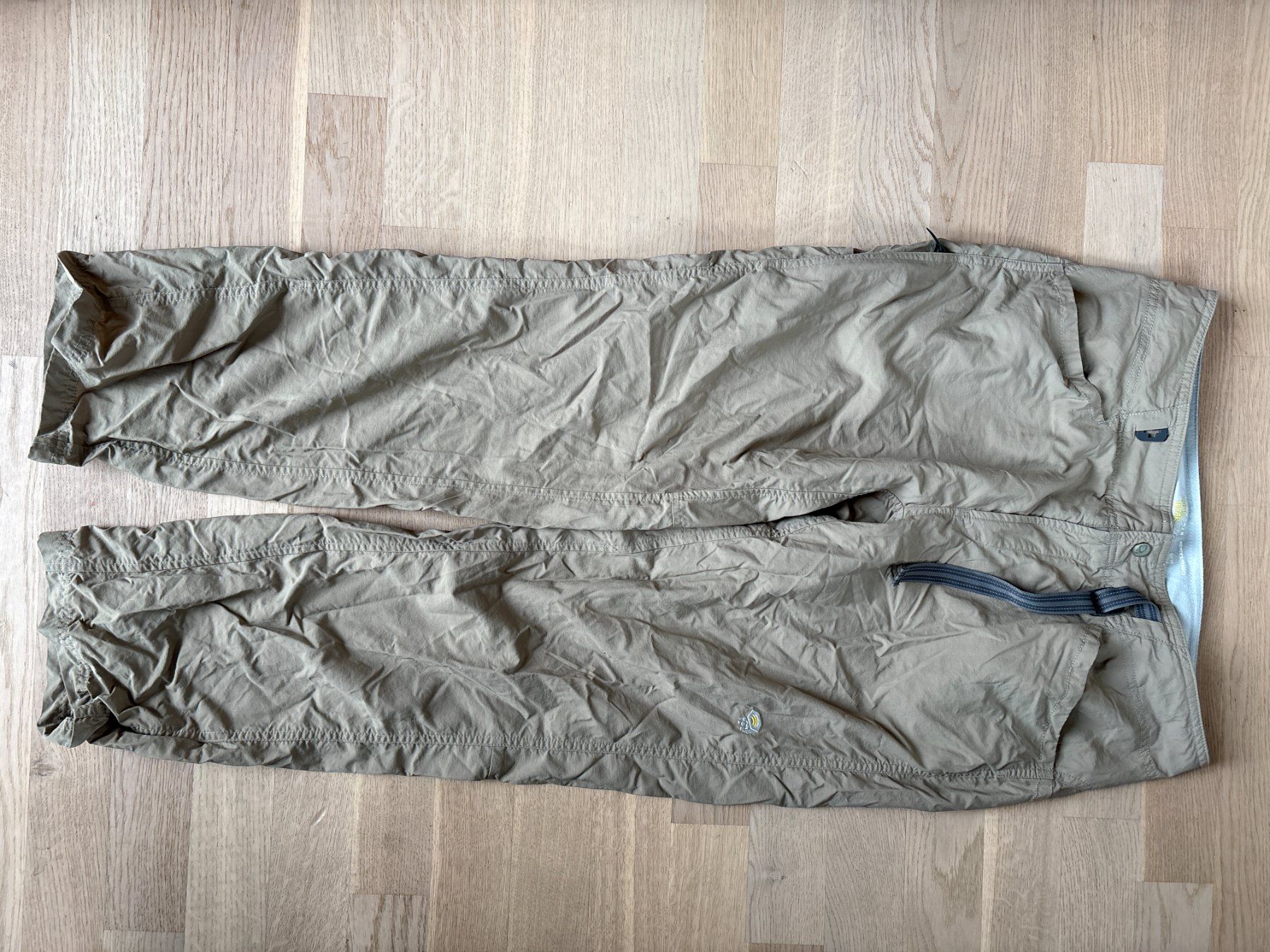 Mountain Hardwear Pantaloni: Mountain Hardwear leichte Wanderhose – Usato da Elgg venduto da Jo_Naj 1