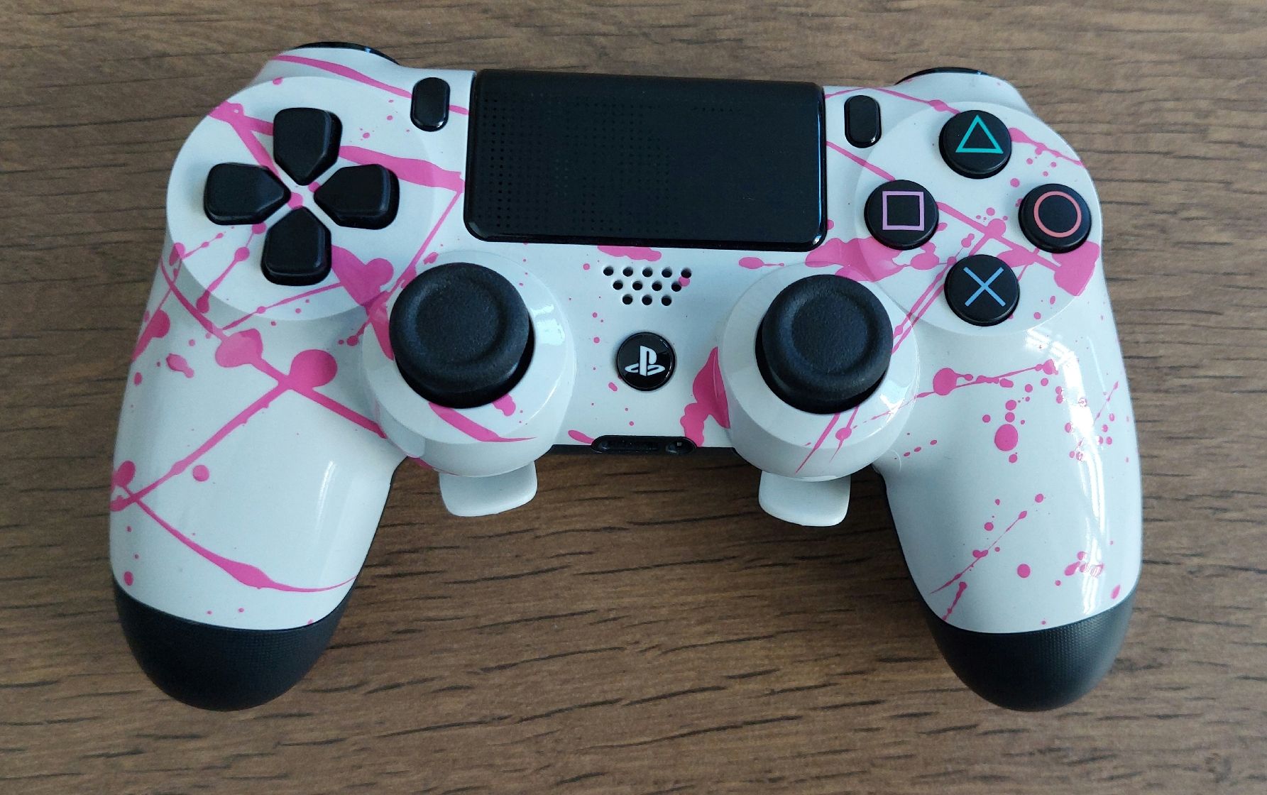 Sony Controller: PS4 Dualshock Controller mit Gamingpadel (Wireless) – Neu (gemäss Beschreibung) aus Dübendorf von huebi01
