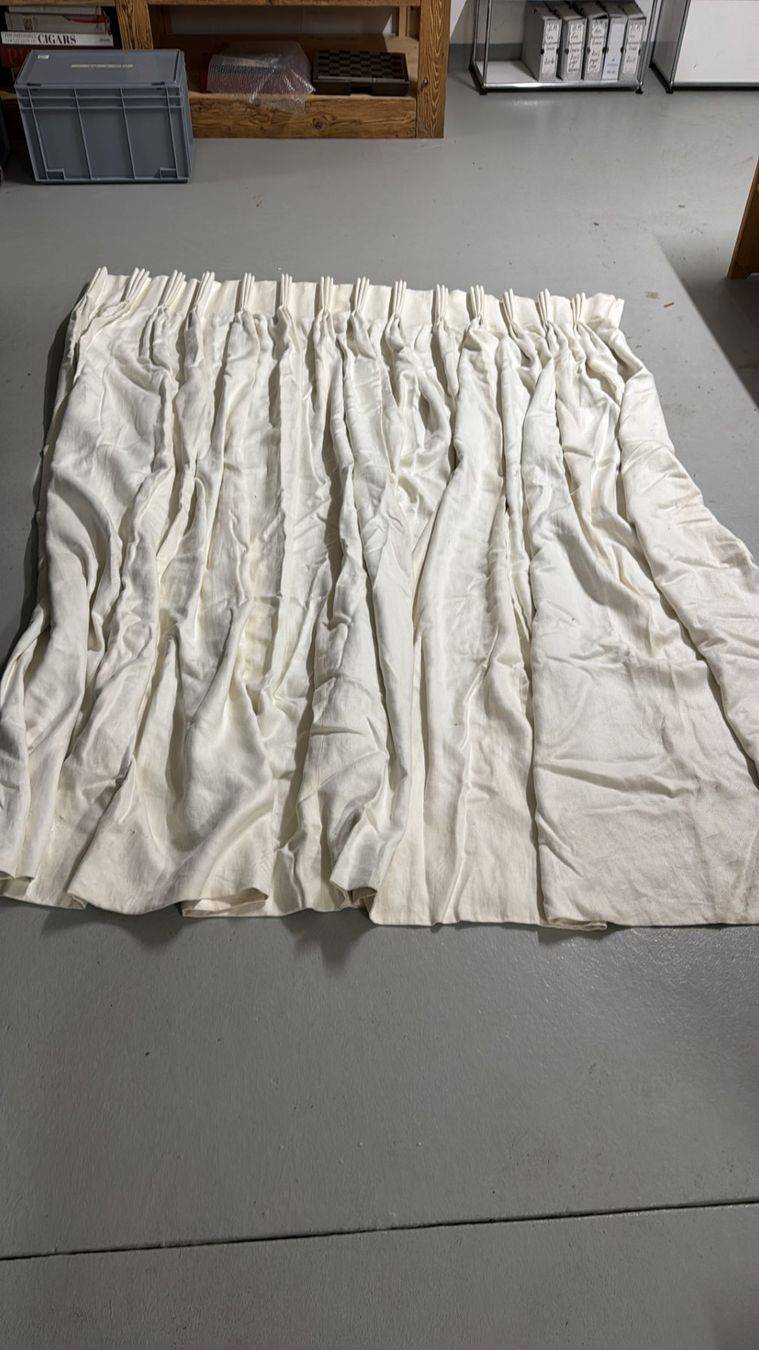 Tende: elegant off-white pleated curtain panel – Usato da Oeschseite venduto da -Luxury-On-Line-