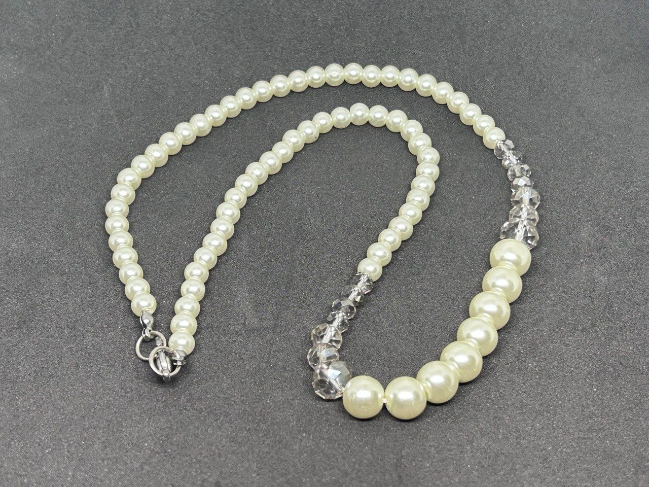 Catenine: Collana girocollo 52 cm con perle bianche e cristalli 52 cm – Usato da Giubiasco venduto da LorisVale 1