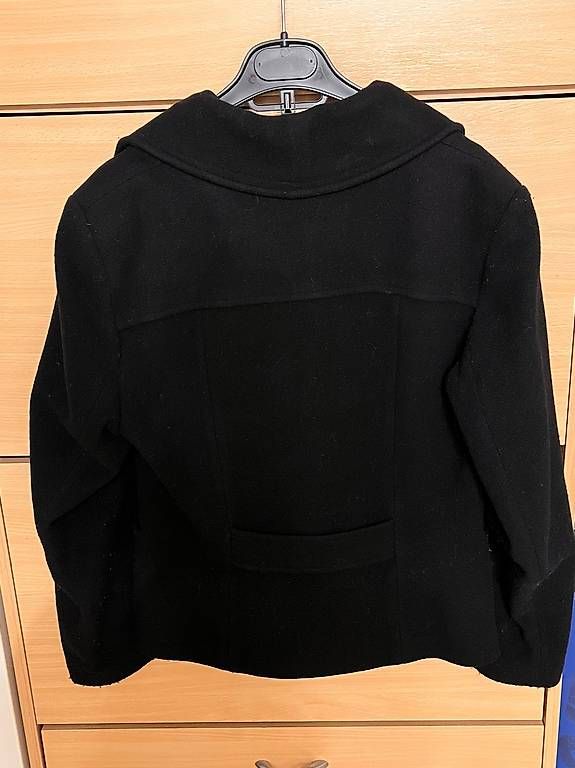 Cappotti: Cappotto invernale corto nero – Usato da Jona venduto da sen_vd8v 1