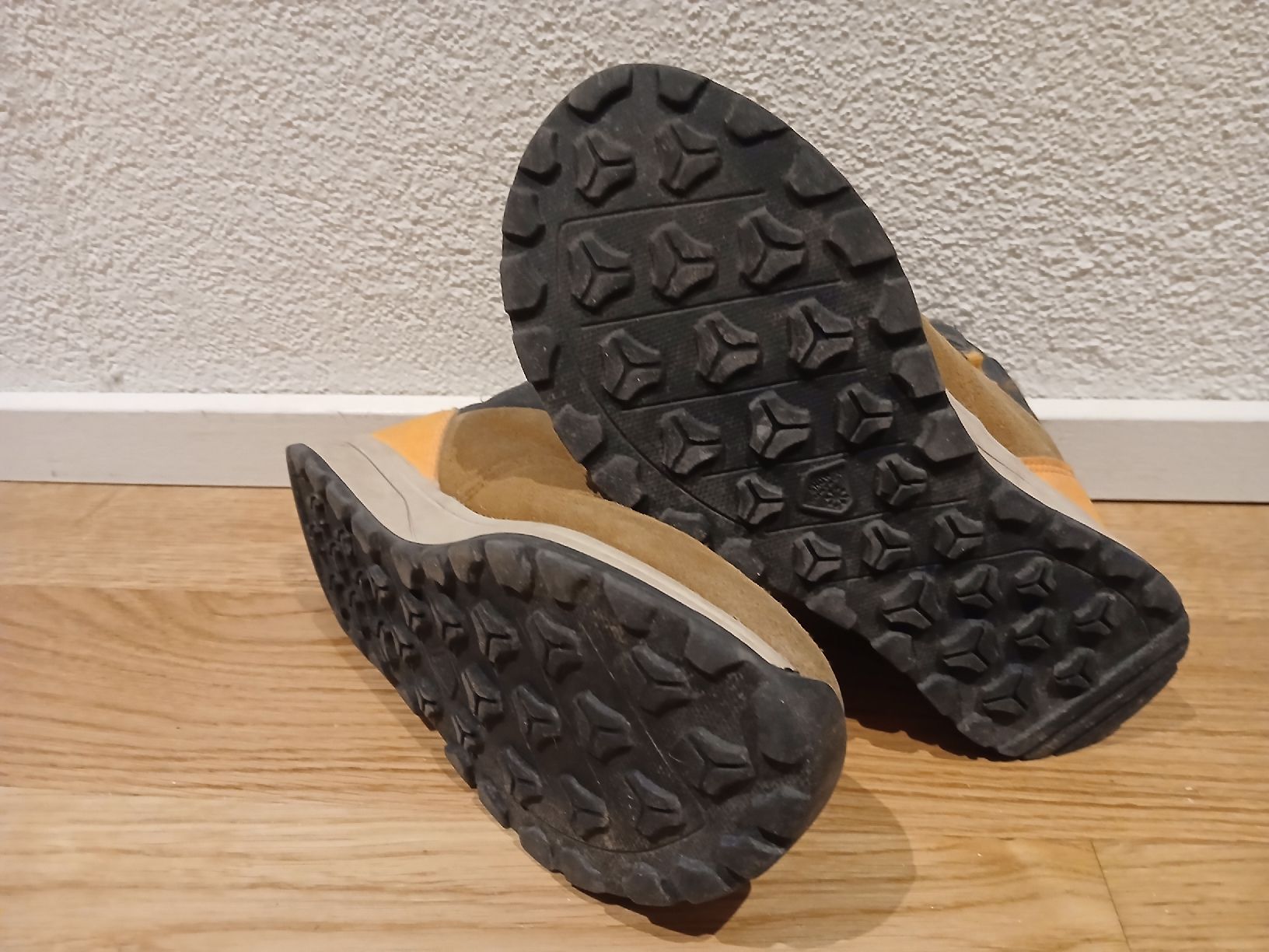 Decathlon Scarpe per ragazzi: Kinder Wanderschuhe Quechua Grösse 34 – Usato da Schneisingen venduto da grolito 2