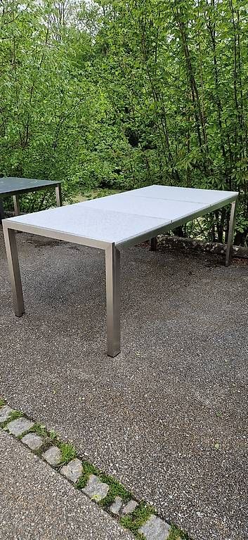 Tables: Gartentisch mit 3teillig Granitplatte Ab Ausstellungs – Neuf avec emballage d'origine à Lützelflüh-Goldb par Rampenverkauf_72_ 2